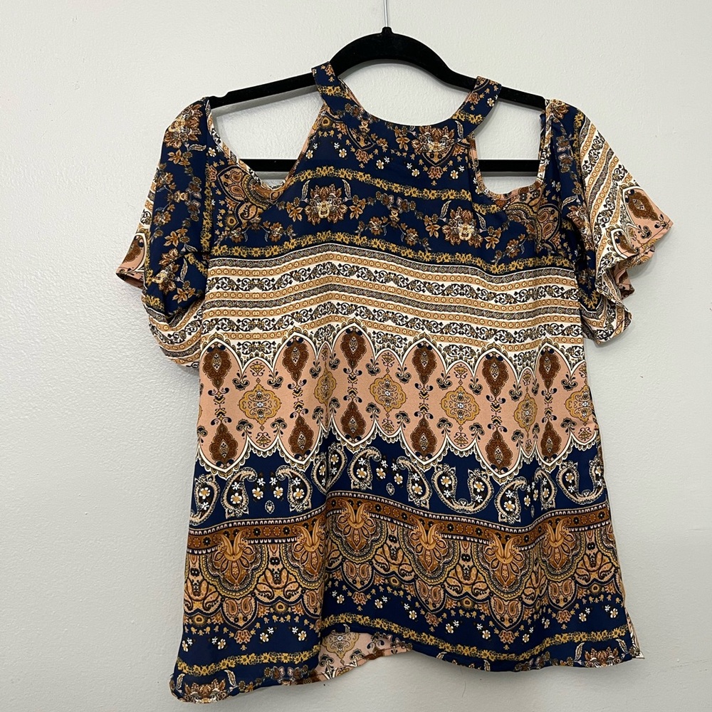 XS Lovemarks open shoulder flowy blouse